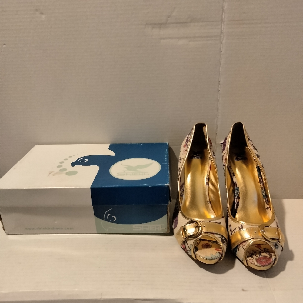 Shiekh Heels NAT/GOLD FLOWER Size 10